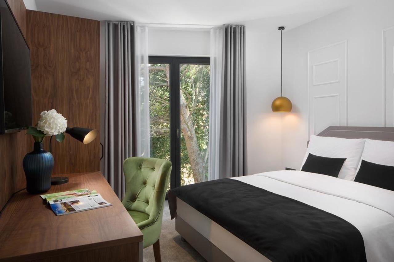 Hotel Delfin Ровинь Экстерьер фото